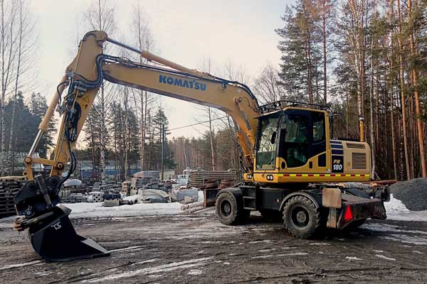 Komatsu-pw-180